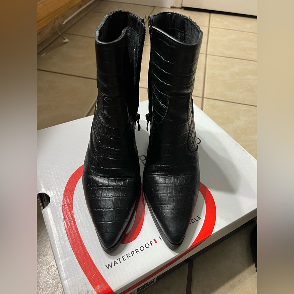 Que blondo black western booties